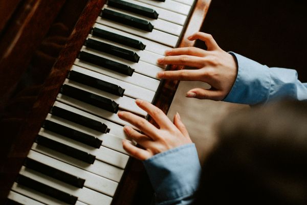 Cours de piano sur mesure à Bordeaux pour tous niveaux